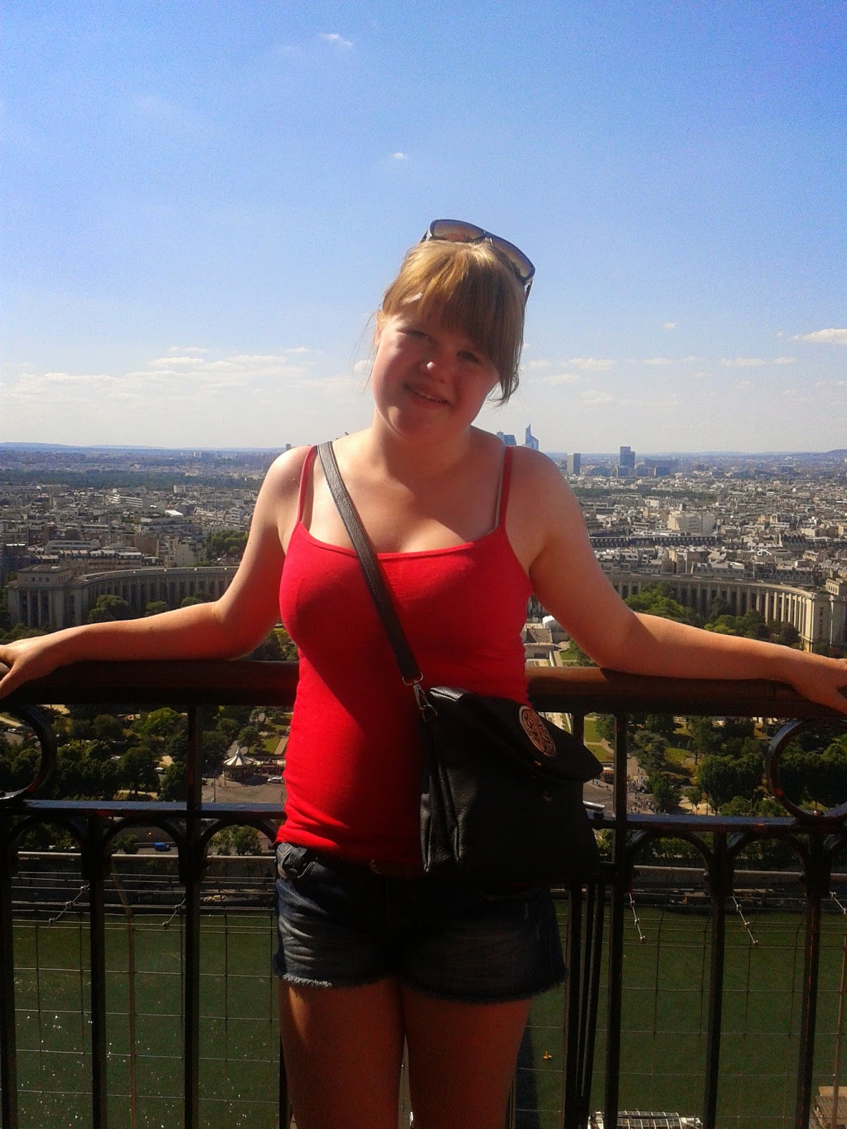 Eiffel-tornin maisemia ihailemassa