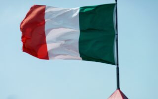 Italian lippu, https://pixabay.com/fi/images/download/moritz320-italy-flag-2641128_1920.jpg