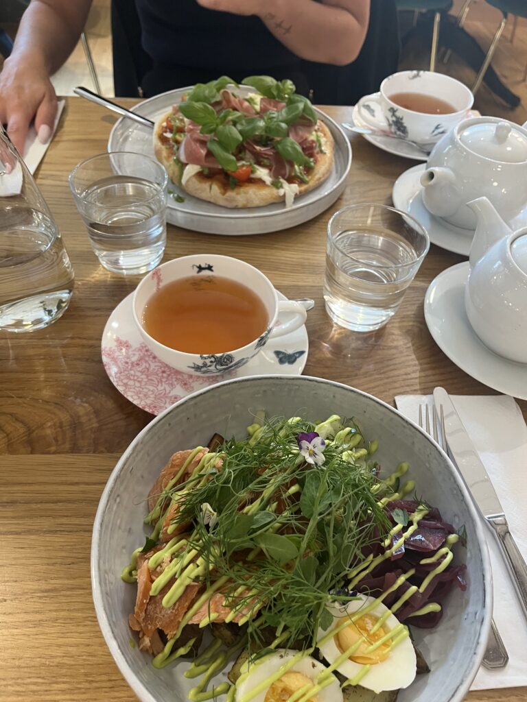 Teahouse Of Wehmaisin annokset ja teet Juvalla Vehmaassa