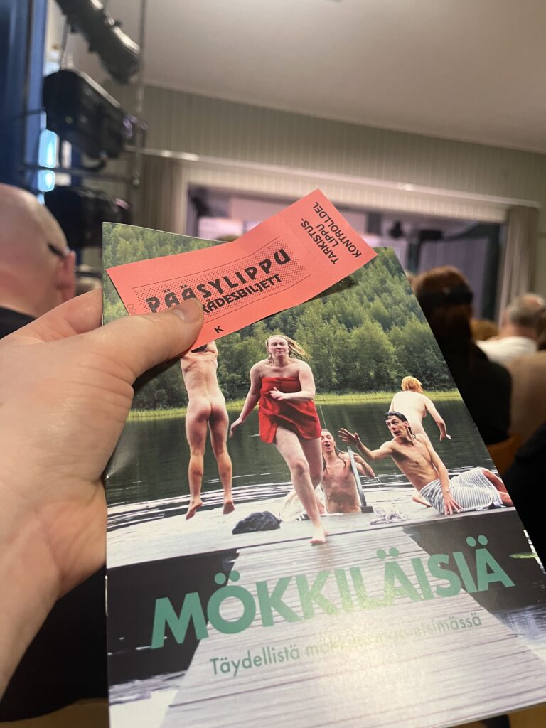 Saimaan teatteri Rahulan maamiesseurantalolla Mökkiläisiä esitys